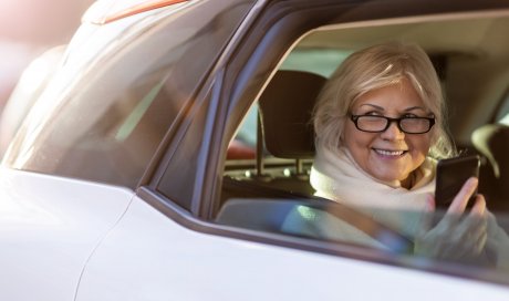 Transport médical pour le déplacement d’une personne malade assise à Vienne. Taxis SARZIER